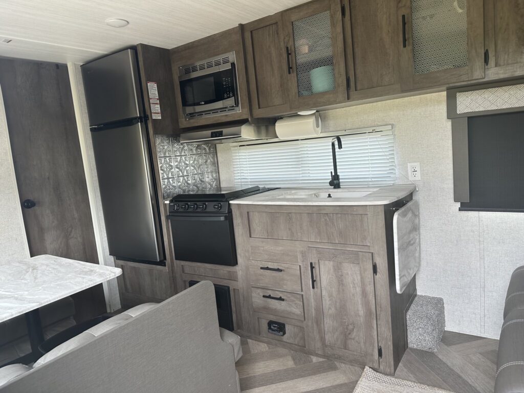 IMG_5190 Troyer's RV Rental, Troyer, RV Rental, Motorhome, Camper Rental, Ohio, RV Rentals Millersburg, Forest River Salem, Rent, Jayco Alante, FSX, Winnebago Vista, Prime Time Tracer, Florida